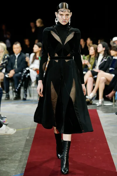 Look 19